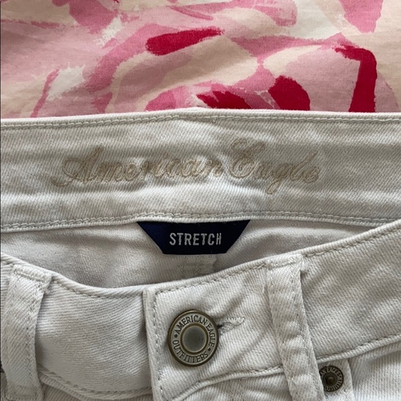 American Eagle white denim shorts w/ floral decal - Picture 2 of 3